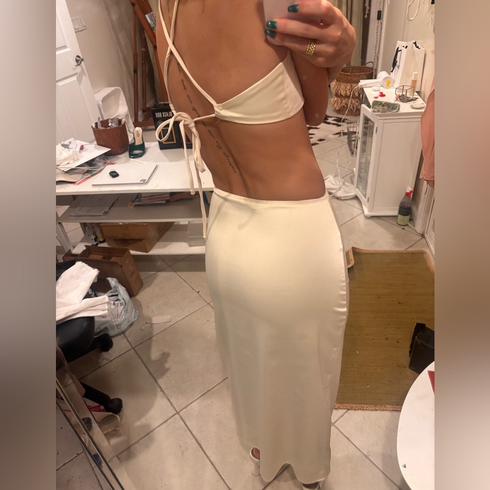 Pepper-mayo cutout strappy satin cream maxi - Picture 3 of 5